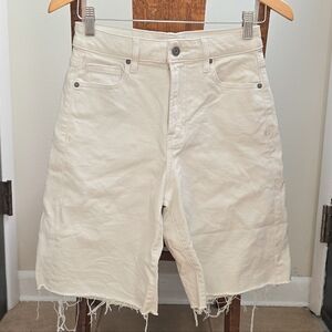 HIDDEN JEANS baggy stretch pearly white denim bermuda jean shorts